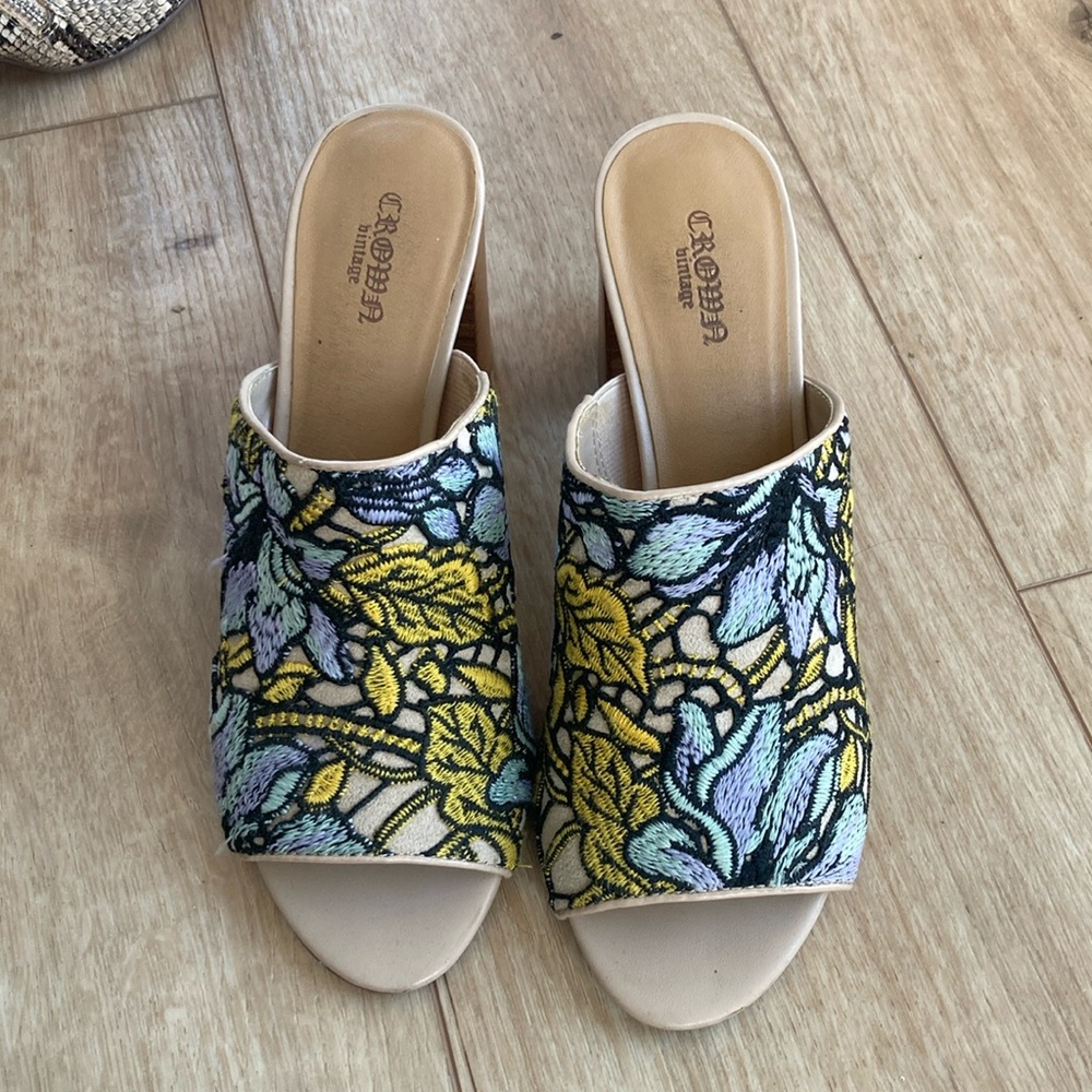 Crown Vintage Women’s 7.5 heel
